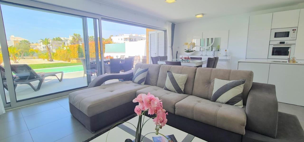 Villa Modern Design อัลบูเฟรา ภายนอก รูปภาพ